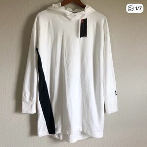 Under Armour Women’s pullover White Hoodie with Black Stripe